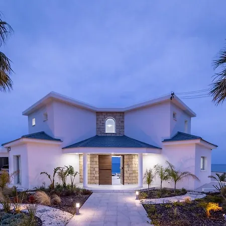 Willa Mediterranean Dream Beachfront Larnaca