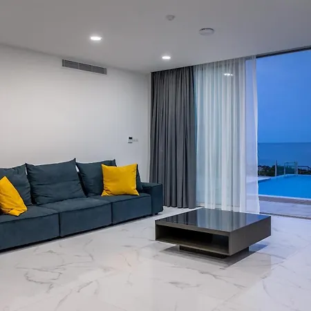 Mediterranean Dream Beachfront Willa Larnaca