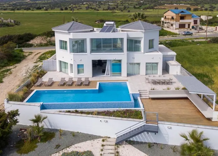 Mediterranean Dream Beachfront Willa *