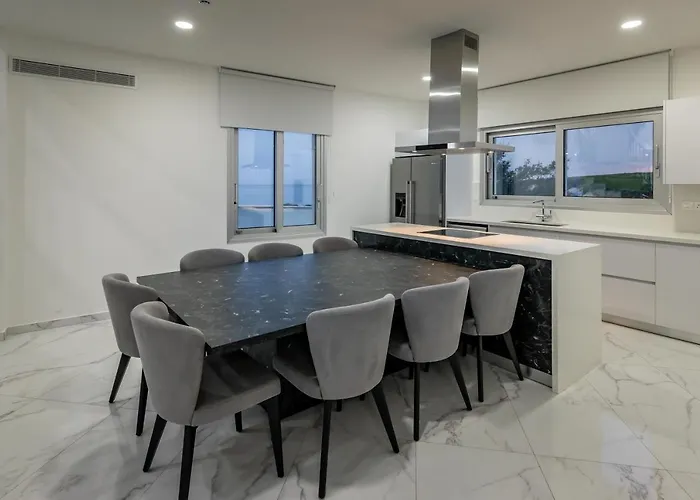 Mediterranean Dream Beachfront Larnaca