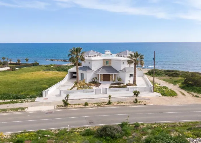 Mediterranean Dream Beachfront * Larnaca