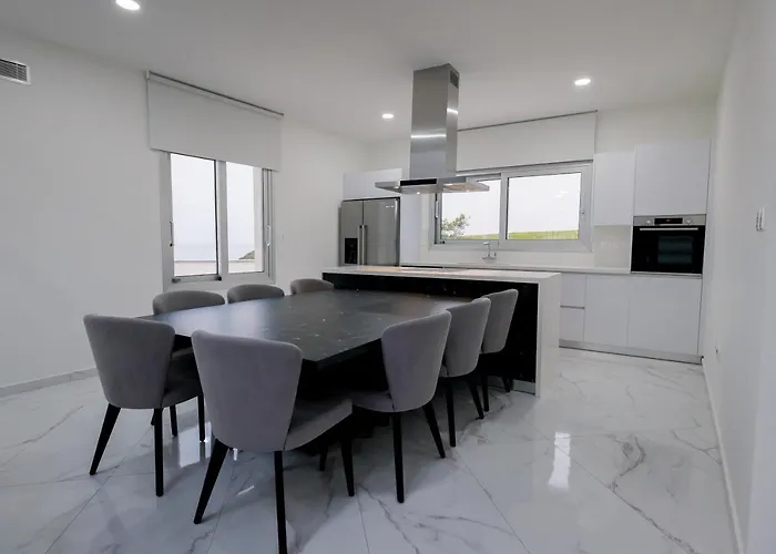 Mediterranean Dream Beachfront * Larnaca