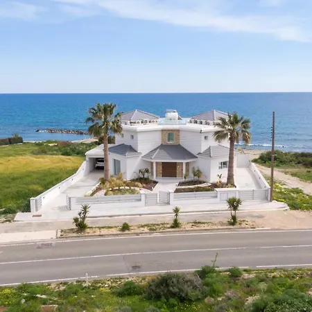 Mediterranean Dream Beachfront * Larnaca