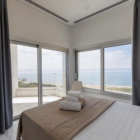 Mediterranean Dream Beachfront Вилла Ларнака