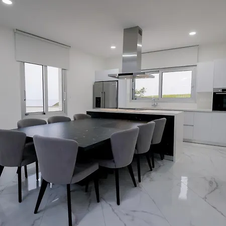 Mediterranean Dream Beachfront * Larnaca