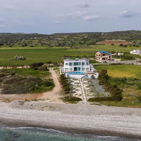 Villa Mediterranean Dream Beachfront *