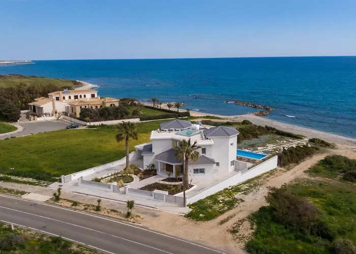 Villa Mediterranean Dream Beachfront Larnaca