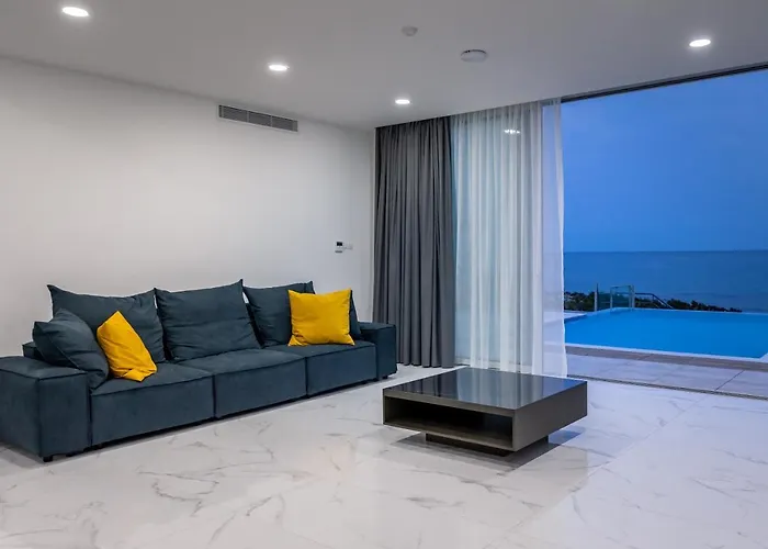 Mediterranean Dream Beachfront Villa Lárnaca