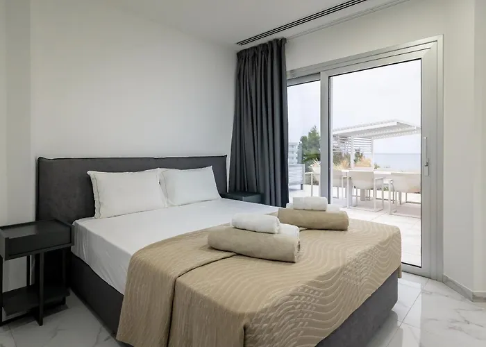 Mediterranean Dream Beachfront 别墅